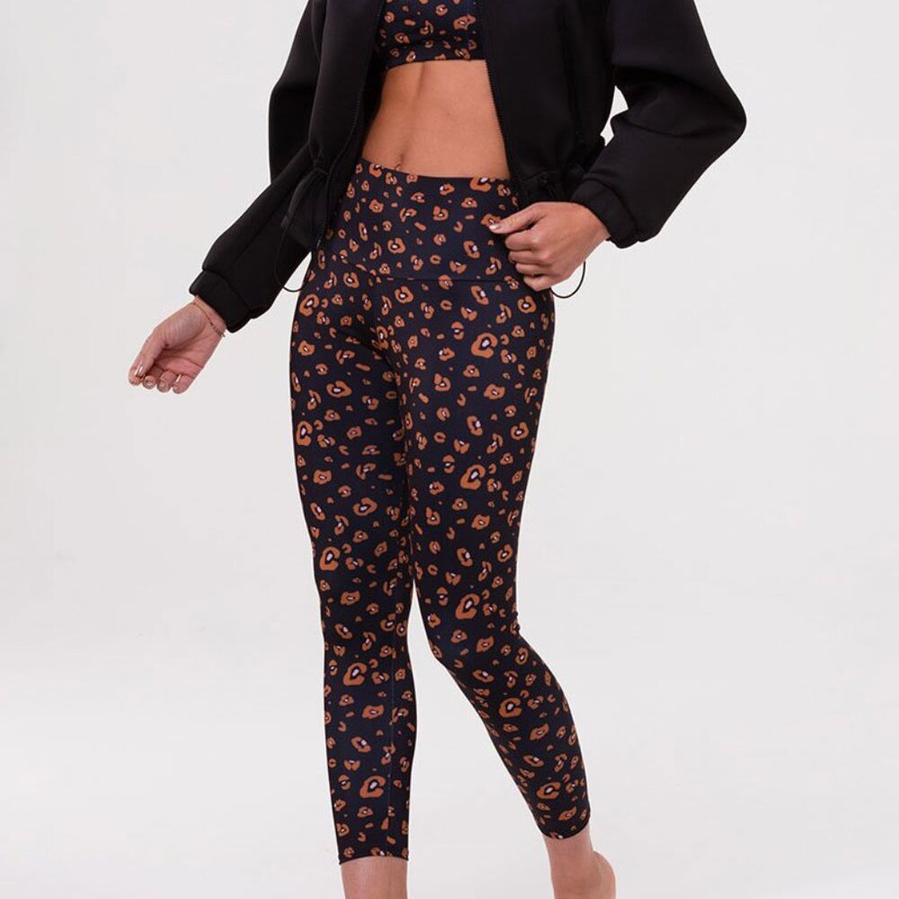 Onzie Lovely Leo high rise Capri 2029